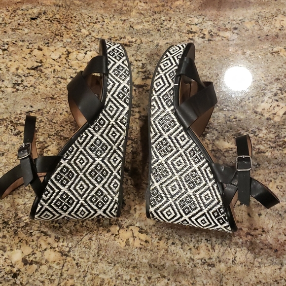 Black and White Wedge Heeled Sandals by Mudd - Picture 3 of 6